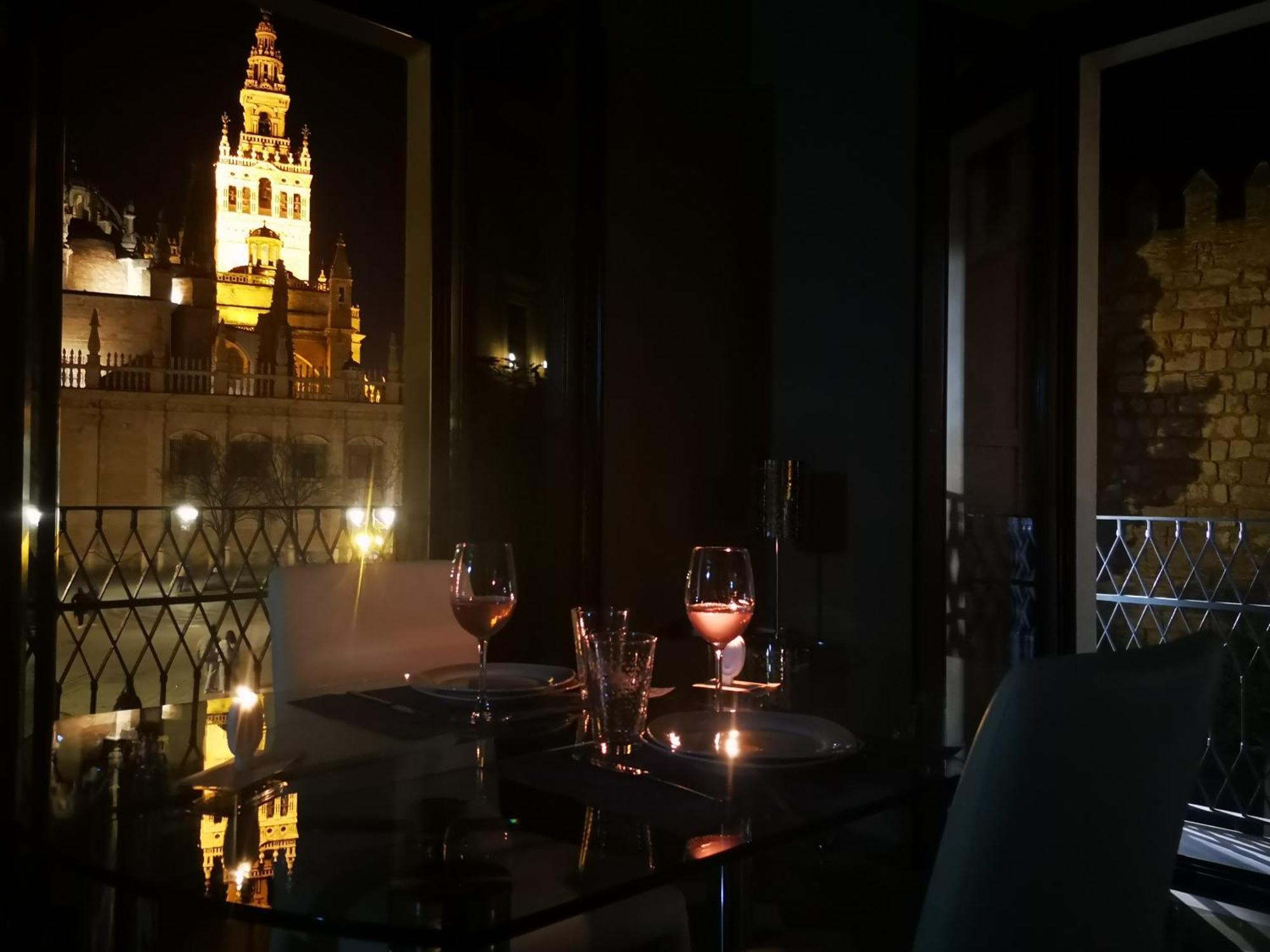 Luxury Apartment With Views To Alcazar, Cathedral And Giralda. Sevilla Exteriér fotografie